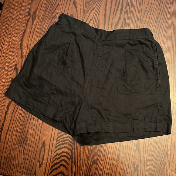 Madewell pull-on linen shorts in black - Picture 2 of 7